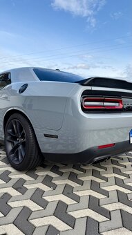 DODGE CHALLENGER 5.7 HEMI V8 - 6