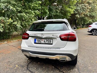 Mercedes Benz GLA200d 4matic - 6