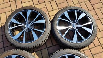 Zimní sada VOLKSWAGEN / ŠKODA 5x100 R18 pneu 215/45/18 4x9mm - 6