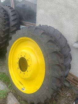 Prodám kultivační kola dvojmontáž na John Deere - 6