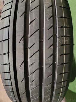 4Ks NOVE letni 225/45/18 Laufenn - 6
