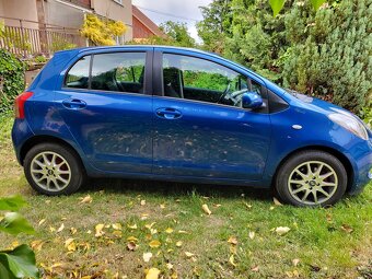 Toyota yaris 1.3 - 6