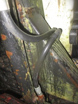 Nepojízdný smykový nakladač - 6