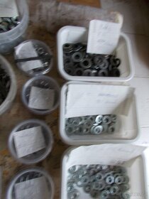 Šrouby, matky, podložky atd. 2500 kusů - 6