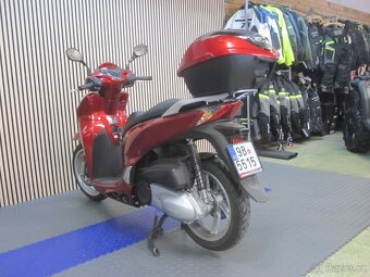 Honda SH 300A - 6