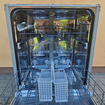 Vestavná myčka nádobí Whirlpool ADG 7900 FD - 6