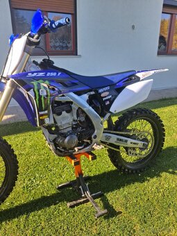Yamaha yzf 250 - 6