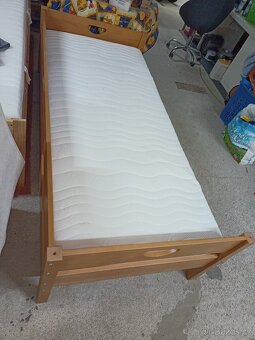 Prodám hezkou postel z masivu 90 x 200 cm zn.PAIDI - 6
