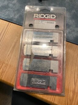 Ridgid 1822 elektrický zavitorez do 2" - 6