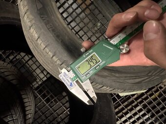 Pneu 235/45 R18 - 6