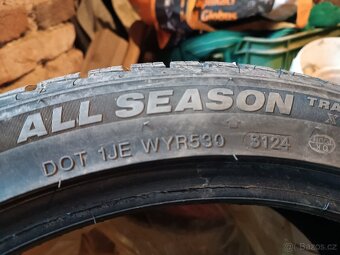 235/45r19 celoroční - 6