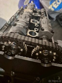 Yamaha R1 - 6