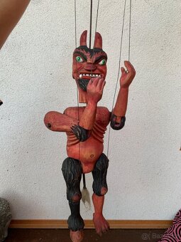 Ručně vyřezávaná loutka velká z lip. dřeva čert - 6