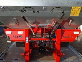 Rozmetadlo průmyslových hnojiv 1200l - 6