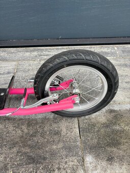 Sportovní dívčí koloběžka Quick s nafukovacími koly - 6