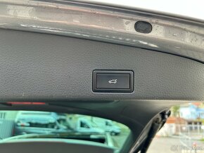 VW Touareg 3.0TDI 245k, serviska, 155tkm - 6