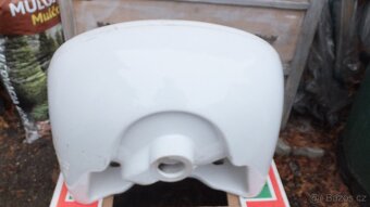 UMYVADLO a skřínka na špinavé prádlo a pod. - 6