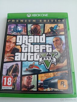 Hry na Xbox one a jedna na Xbox series x - 6