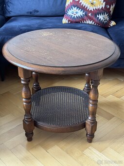 Rustikální kulatý konferenční stolek z masivu - 6