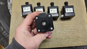 Malé krokové motory a napájecí zdroj - 6