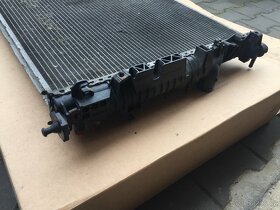 Prodám chladič Mercedes benz R class automat R320 - 6