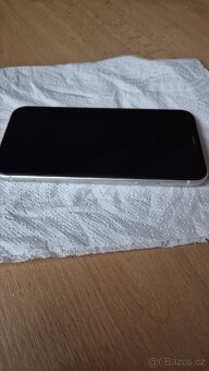 iPhone XR 128Gb + nabíječka + ochraná skla - 6