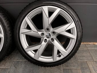 Zimní originál Superb 235/40 r19 Hankook - 6