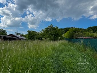 Pozemek o výměře 2 455 m² v klidné lokalitě u lesa - 6