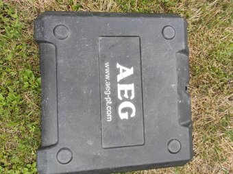 Nabíječka a baterie AEG - 6