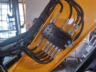 JCB 35Z s naklápěcím rotátorem Engcon, centr.mazání, A/C - 6