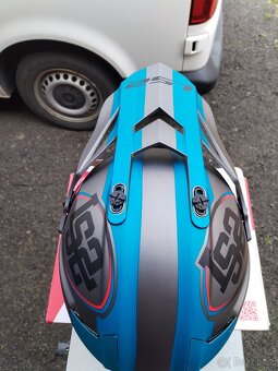 Prodám helmu, přilbu na motorku LS2 vel M - 6