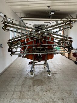 Prodám nesený postřikovač za traktor 15 metrový - 6