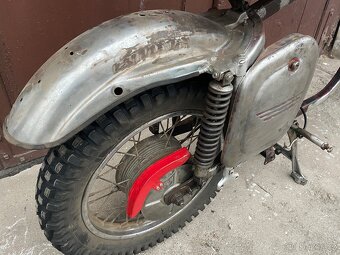 Jawa Panelka - stavba - 6