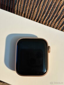Apple Watch SE 40mm (zlaté) - 6