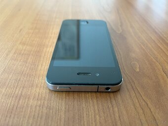 iPhone 4 s kapacitou 16 GB - originálne balenie - 6
