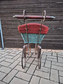 Starý kočárek košatina – retro, starožitnost - 6