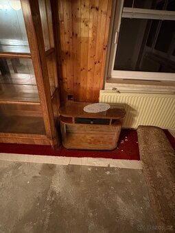 Prodám starožitný nábytek (komoda, stůl, lustr…) - 6
