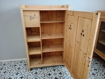 Stará skříňka, potravinka po renovaci - 6