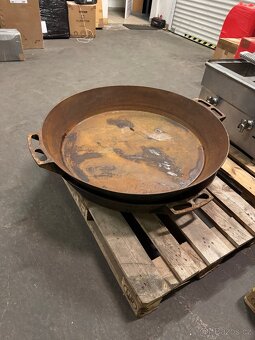 Litinová pánev 94cm prumer. 15 cm výška - 6