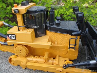 2x BRUDER / NĚMECKO -- NÁKLAĎÁK MAN + BULDOZER CAT - 6