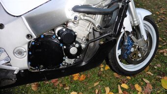 Suzuki GSX-R 750 - 6