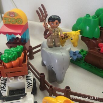 Lego duplo 5634 Krmení v Zoo - 6