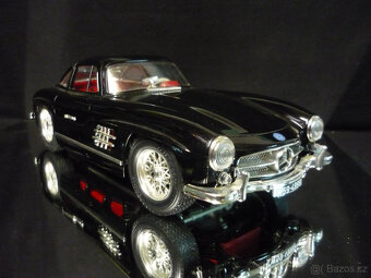 Mercedes Benz 300 SL černý Bburago 1/18 - 6