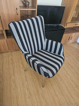 Prodám moderní designovou židli a starší rozkládací válendu - 6