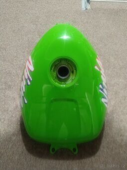 Nádrž Kawasaki ZX7R - 6