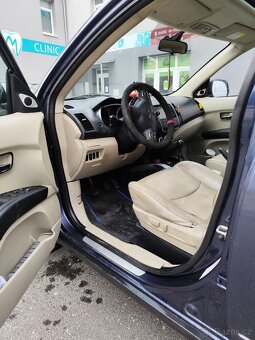 Mitsubishi Outlander - 6