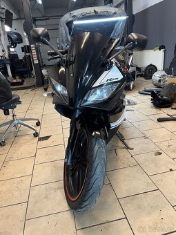 YAMAHA YZF-R125 - 6
