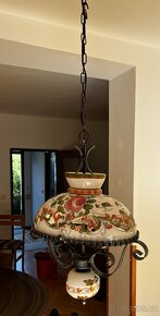 Keramické lustry s kovovou kostrou a květinovými ornamenty - 6