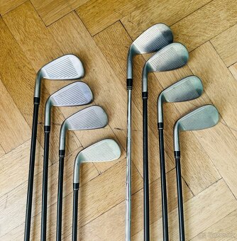 GOLFOVÝ SET TAYLORDMADE DRIVER DŘEVO HYBRID ŽELEZA PUTTER - 6