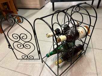 Kovový stojan na vinné lahve - 6